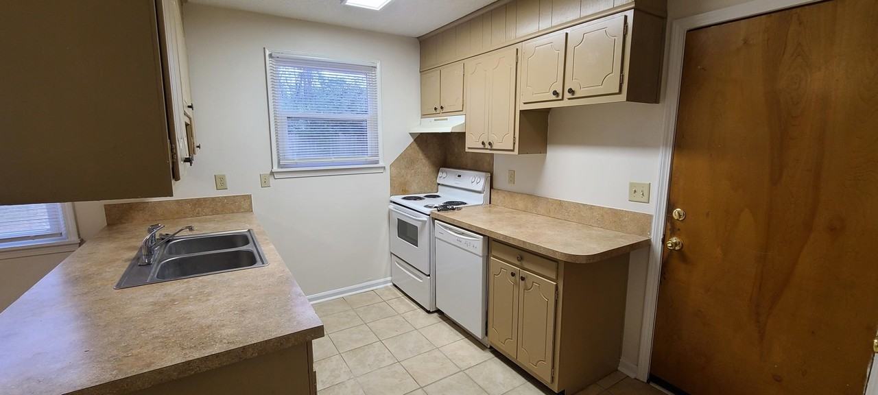 102 Froman Dr - Photo 5 of 15