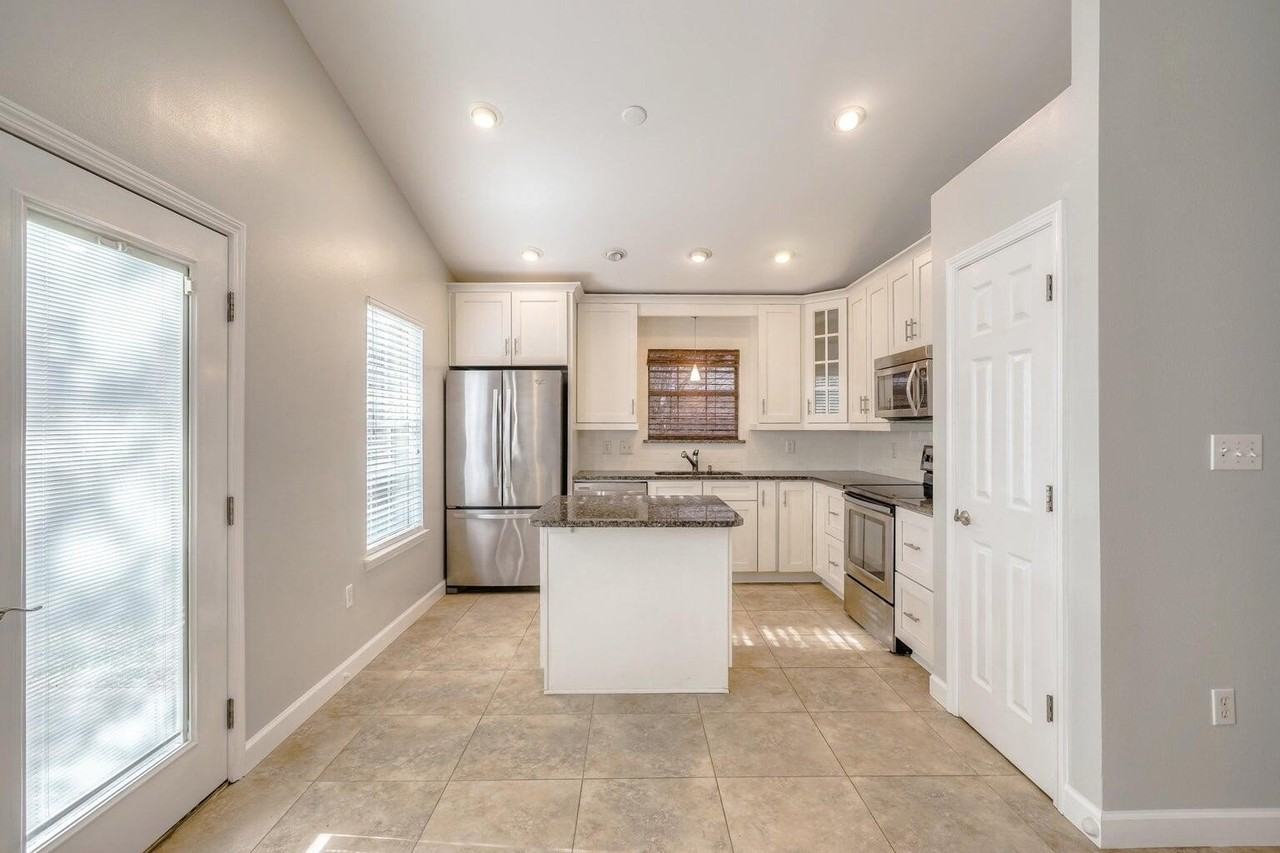 349 Louise Cir - Photo 3 of 13