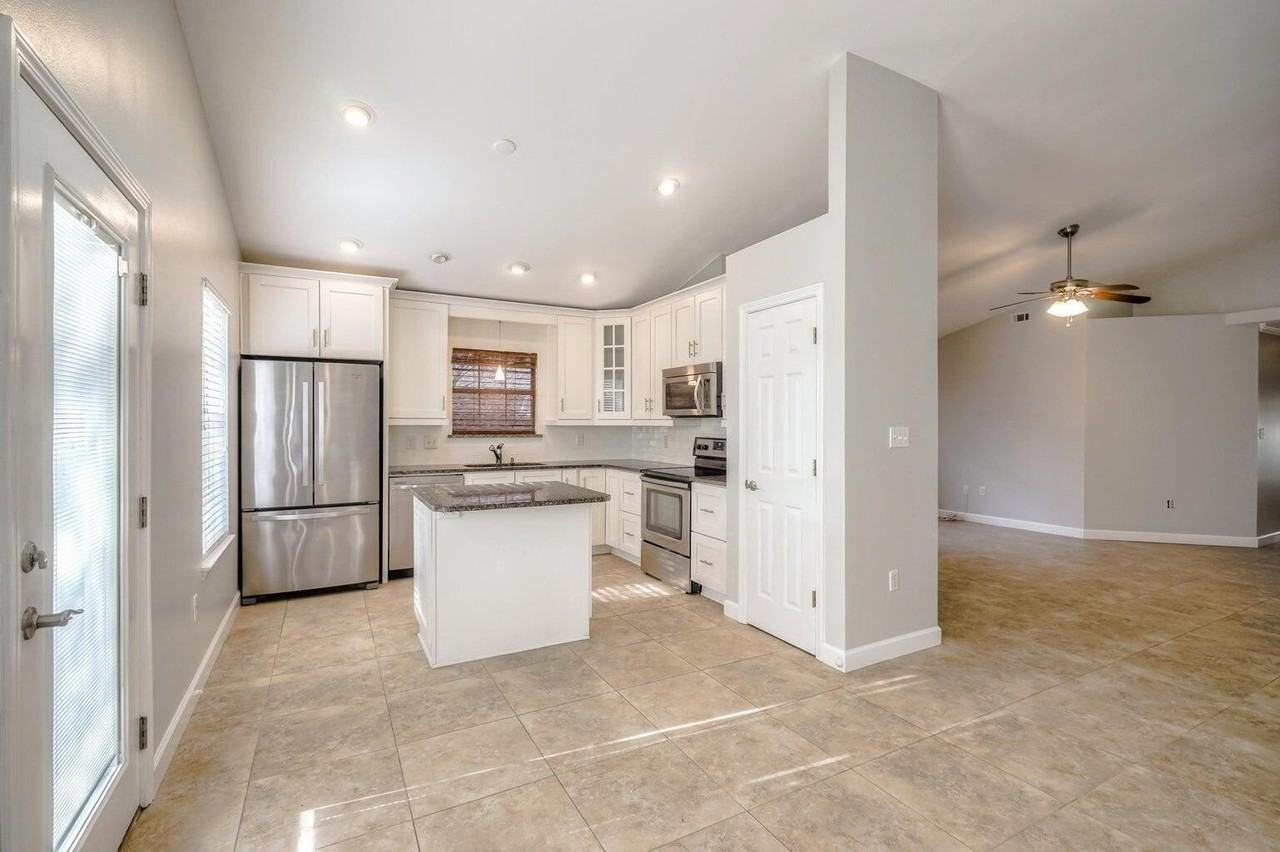 349 Louise Cir - Photo 4 of 13