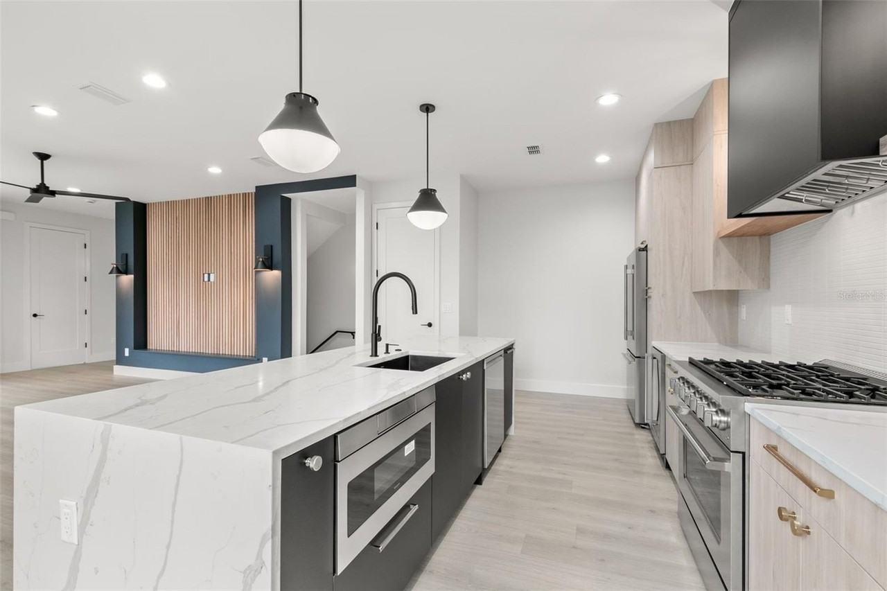 2209 N BOULEVARD 1 - Photo 6 of 22