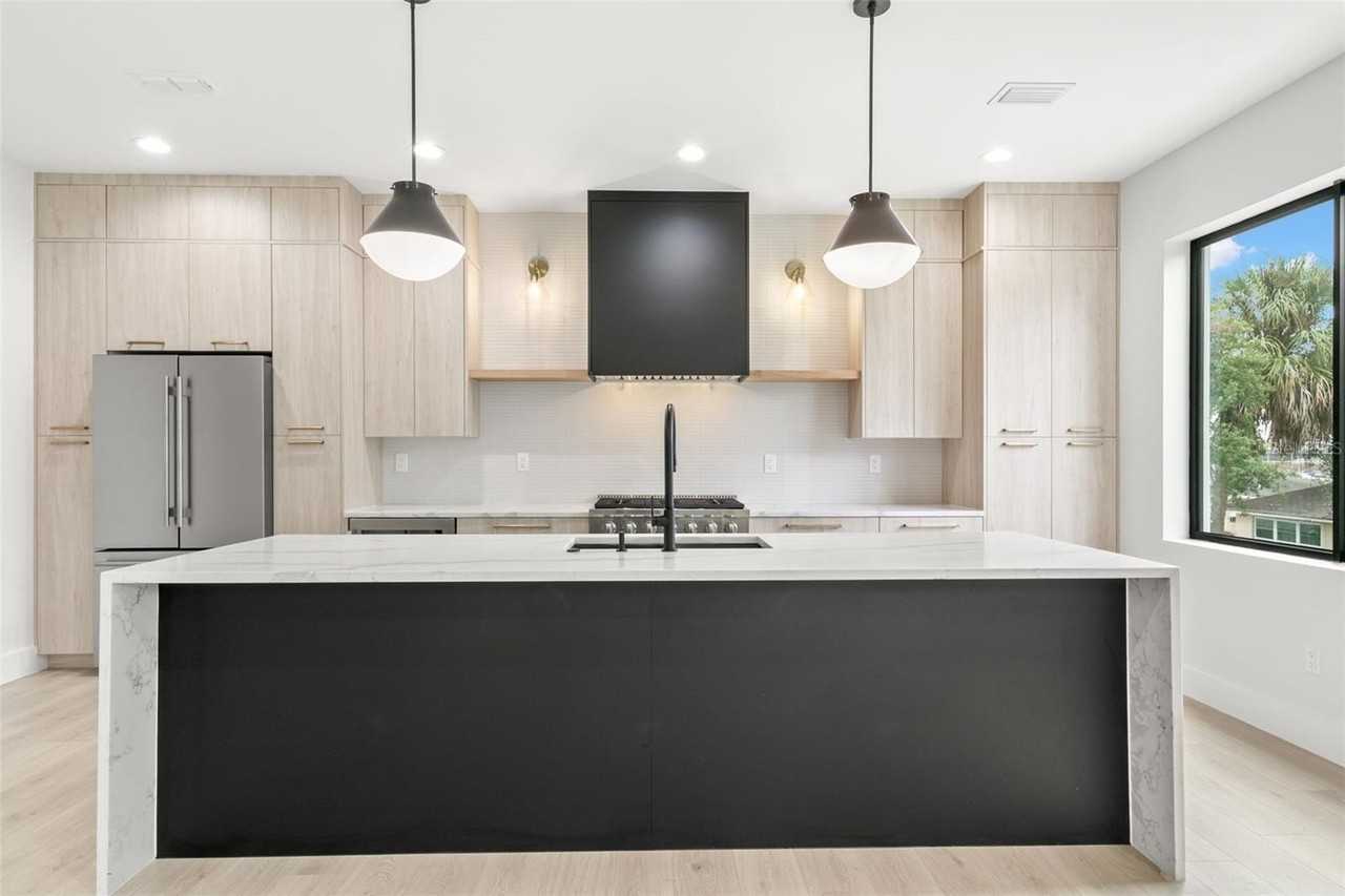 2209 N BOULEVARD 1 - Photo 7 of 22