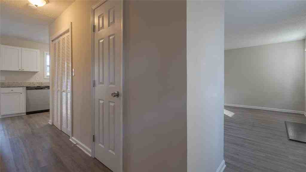 6218 Creekford Ln - Photo 7 of 45