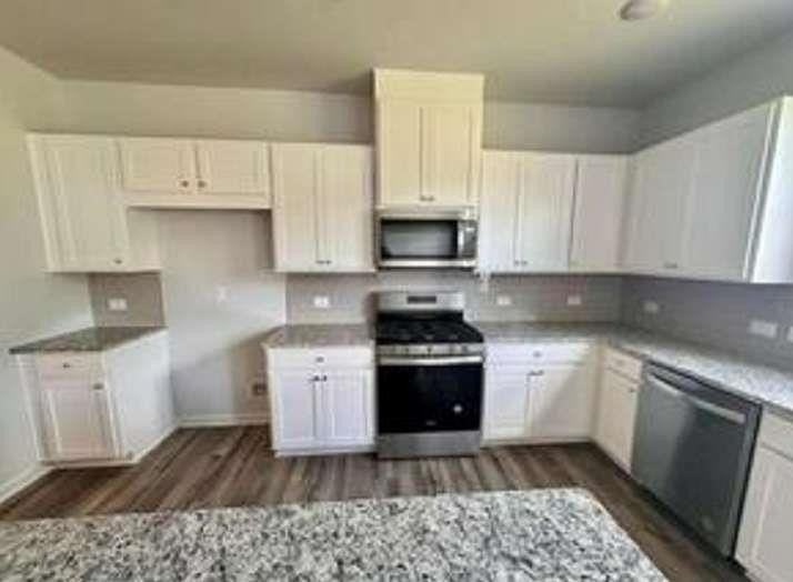 741 Point Place Dr - Photo 4 of 18