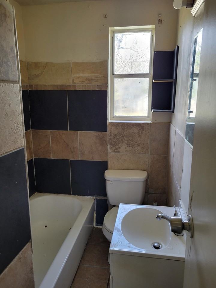 1783 W 3rd St #10 - Photo 2 of 7