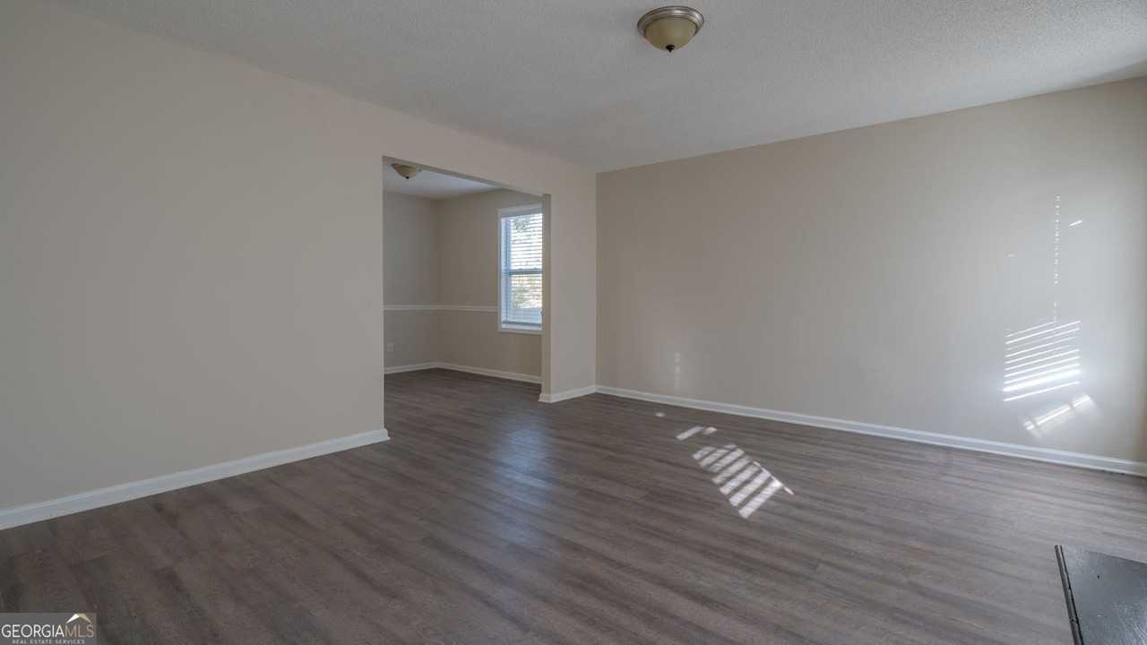 6218 Creekford Ln - Photo 2 of 45