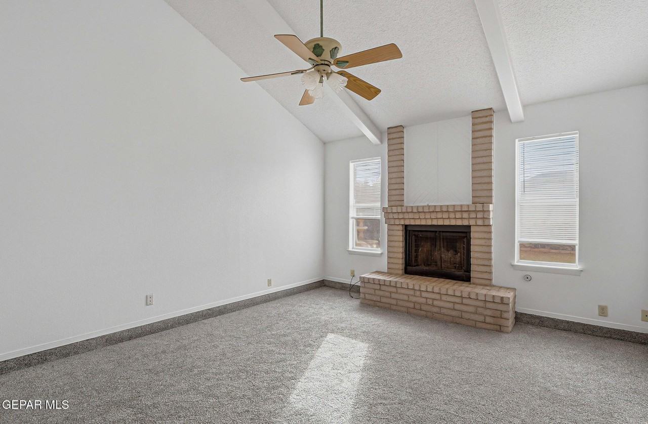 905 Mark Wallace Ln - Photo 7 of 37