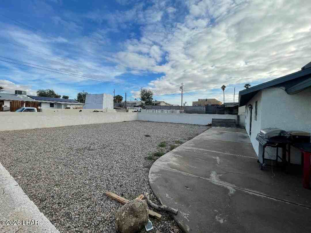 1530 Neptune Dr - Photo 2 of 3