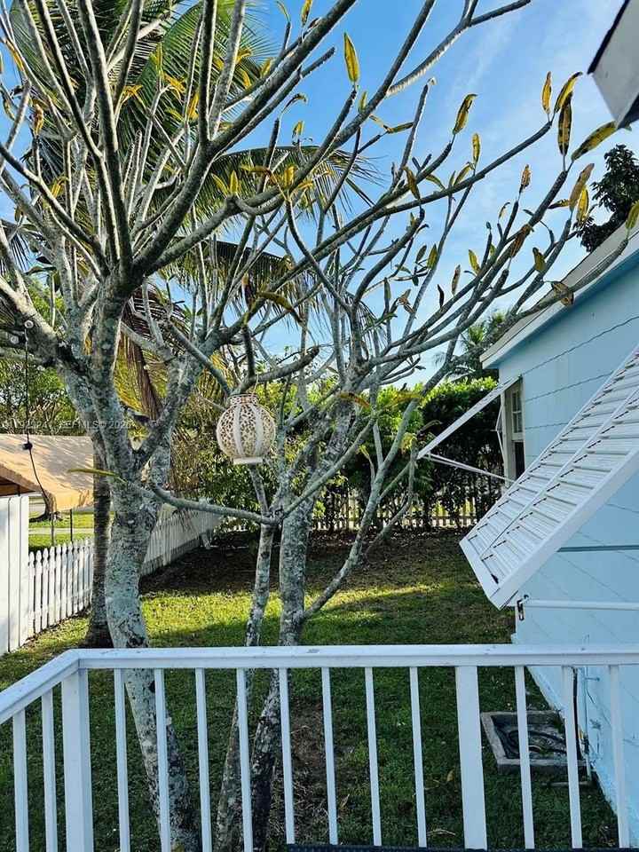 3927 Sw 64th Ave - Photo 4 of 20