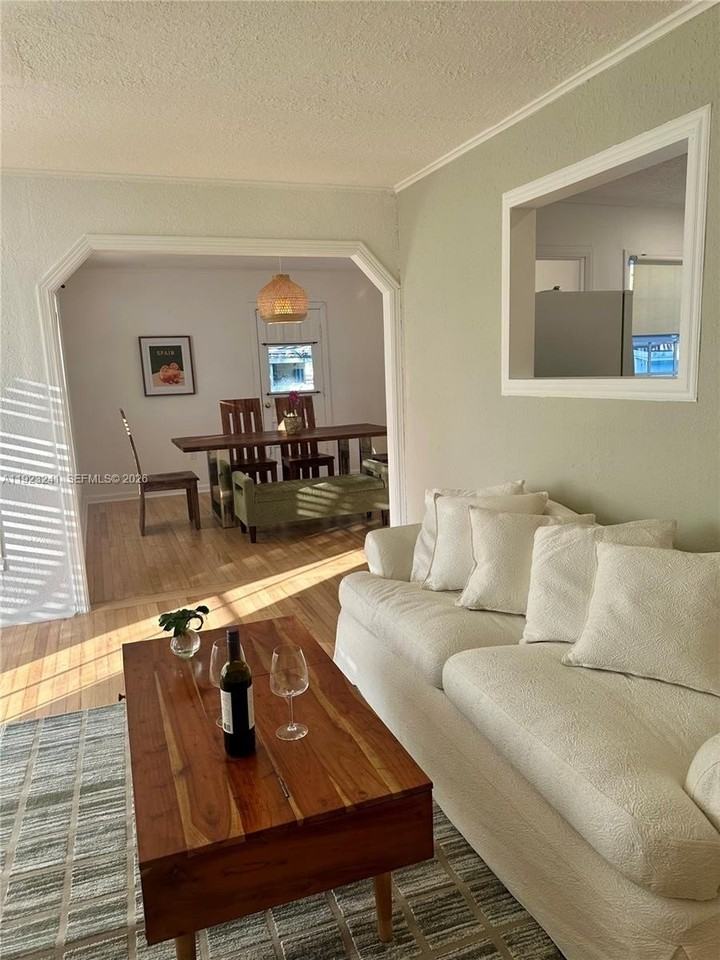 3927 Sw 64th Ave - Photo 6 of 20