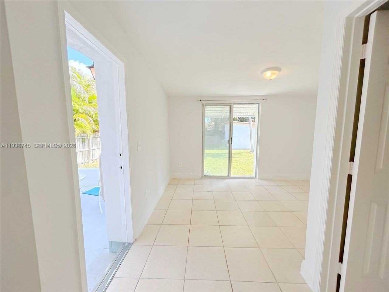 121 Sw 51st Ave #3 - Photo 6 of 18