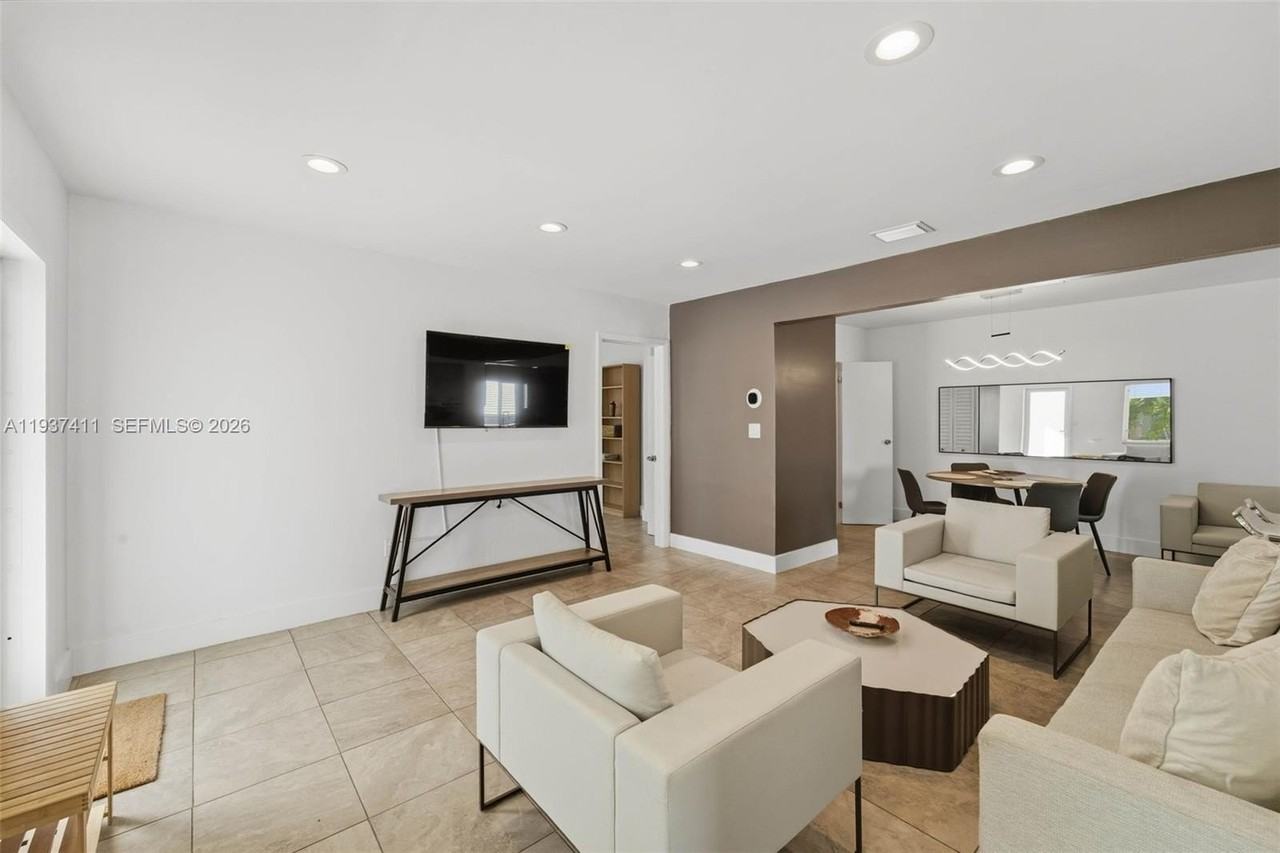 4420 Nw 3rd Ave - Photo 4 of 15