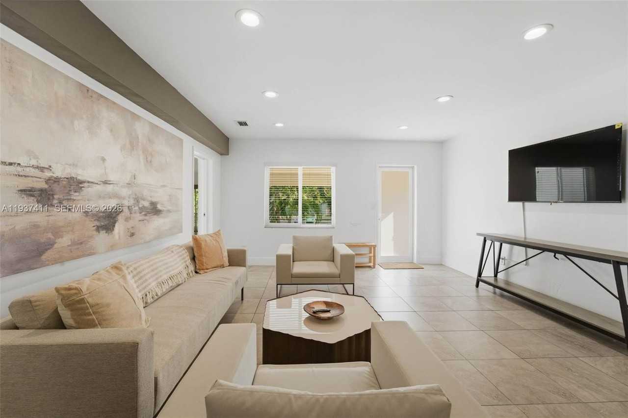 4420 Nw 3rd Ave - Photo 5 of 15