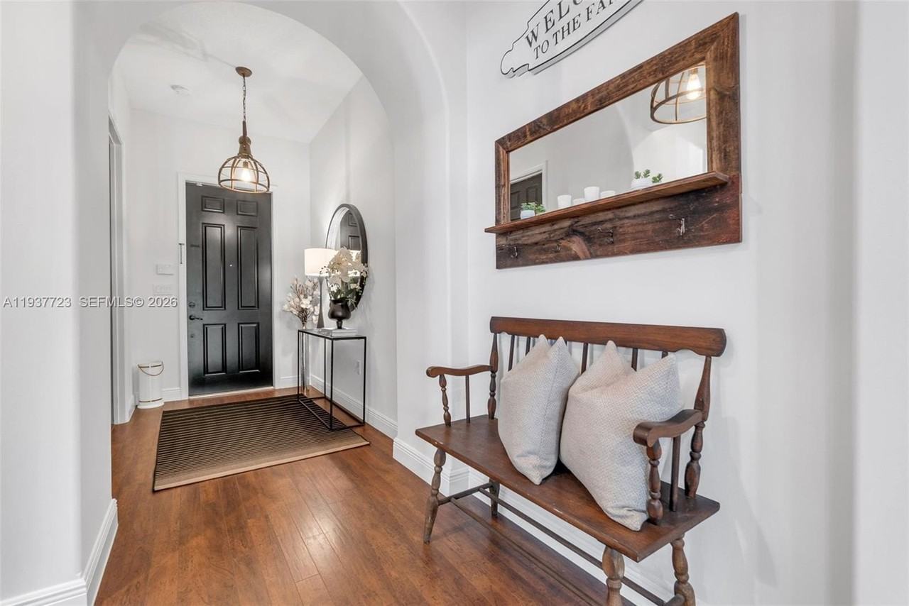 4038 Nw 85th Ave - Photo 2 of 30