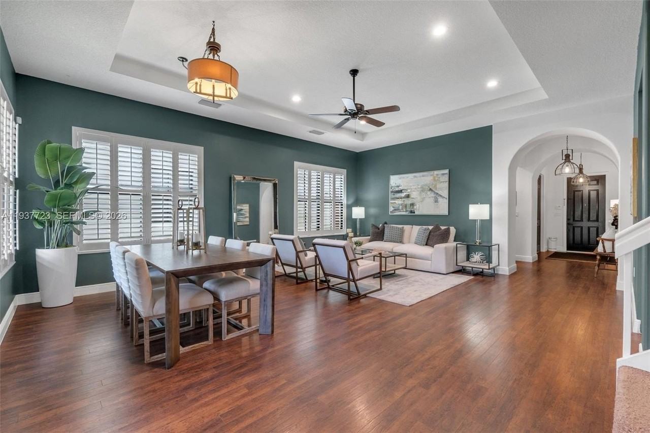 4038 Nw 85th Ave - Photo 4 of 30