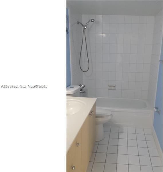 7160 Fairway Dr #J6 - Photo 3 of 4