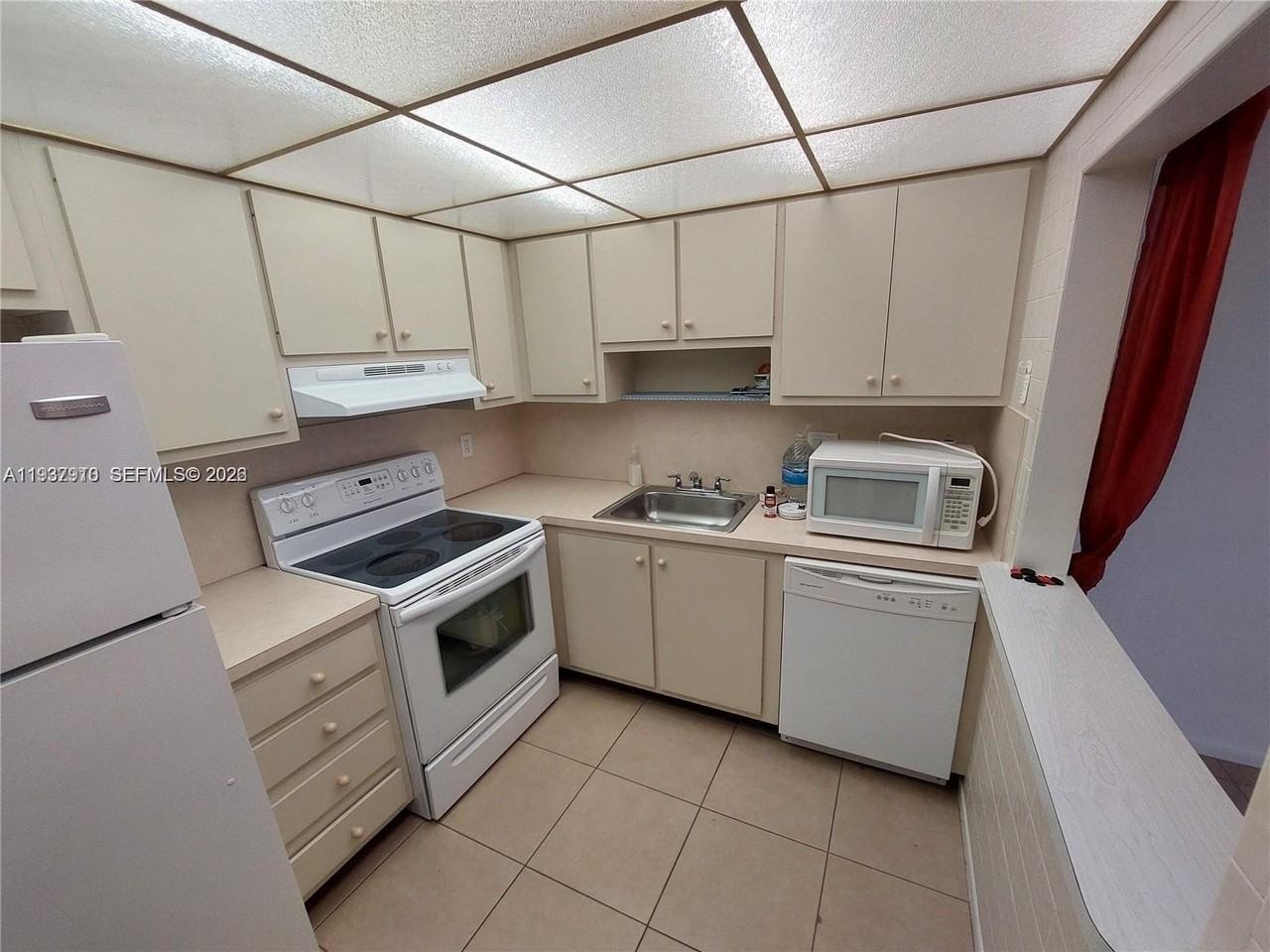 253 S Cypress Rd #206 - Photo 7 of 30