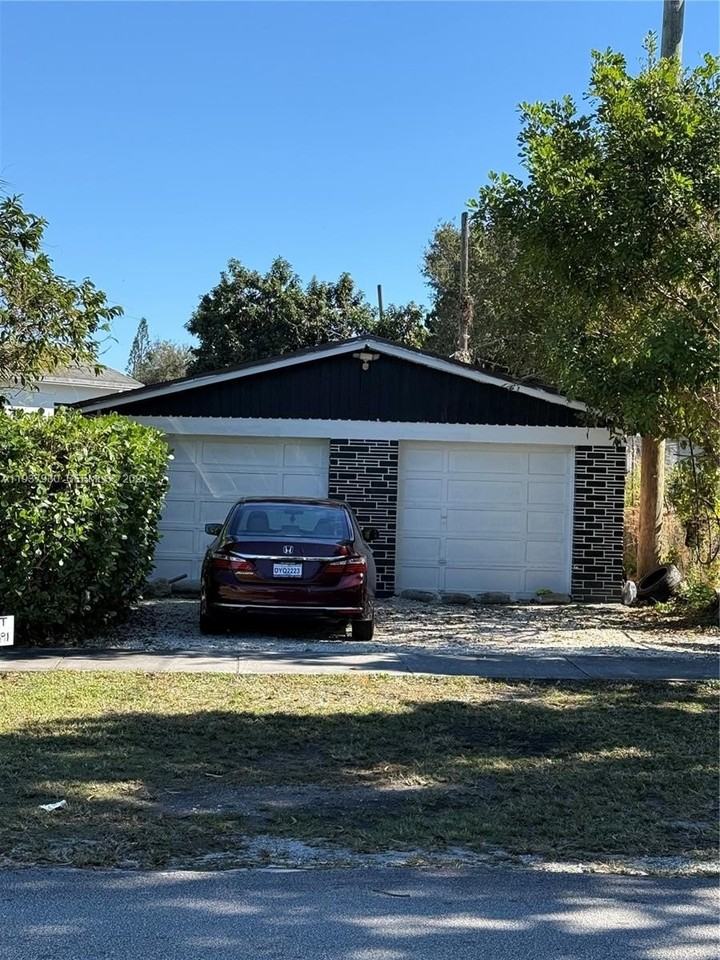 6390 Rodman St - Photo 2 of 13