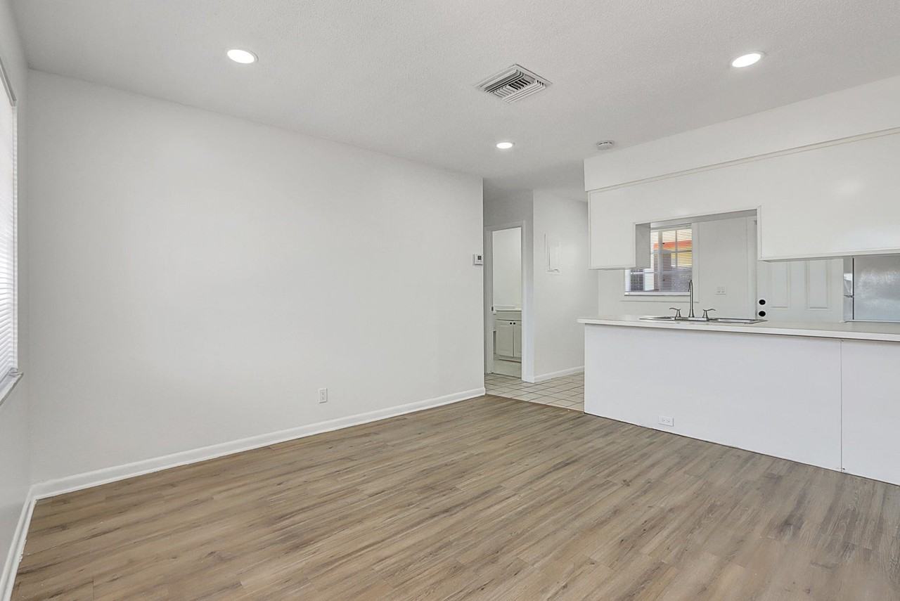 350 Ne 25th Ct #B - Photo 5 of 8