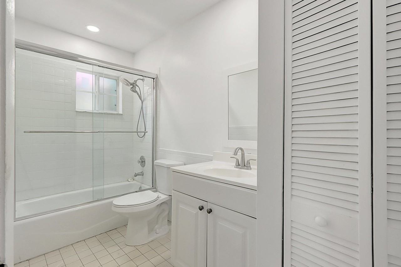 350 Ne 25th Ct #B - Photo 7 of 8