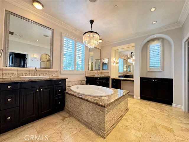 19 Momento - Photo 2 of 8