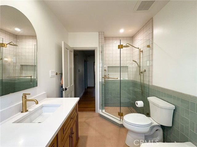 2315 N Flower St - Photo 3 of 8