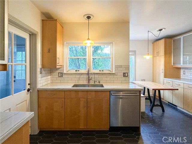 2315 N Flower St - Photo 7 of 8