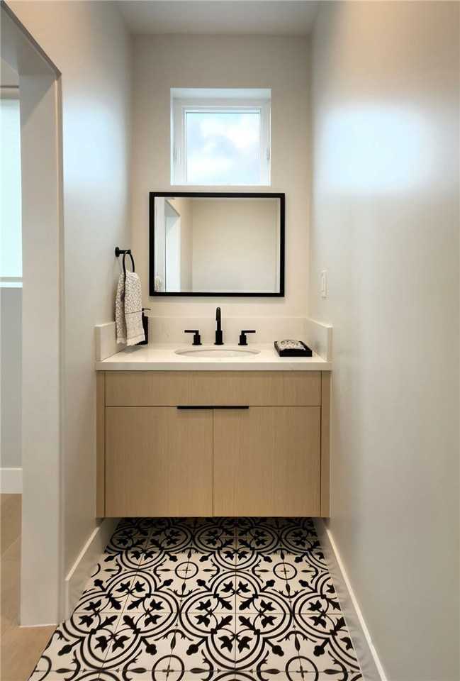 603 1/2 Iris Ave #B - Photo 4 of 8