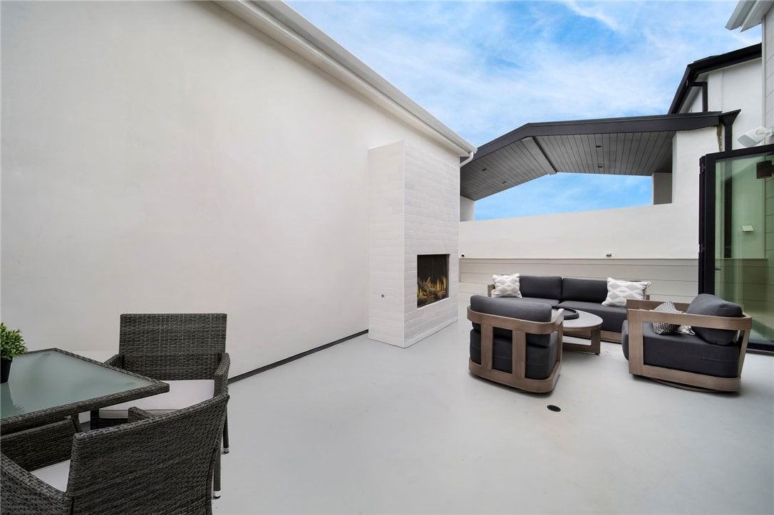 603 1/2 Iris Ave #B - Photo 6 of 8