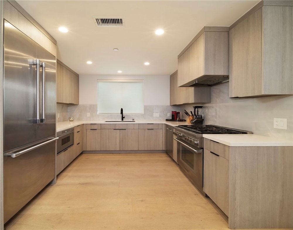 603 1/2 Iris Ave #B - Photo 7 of 8