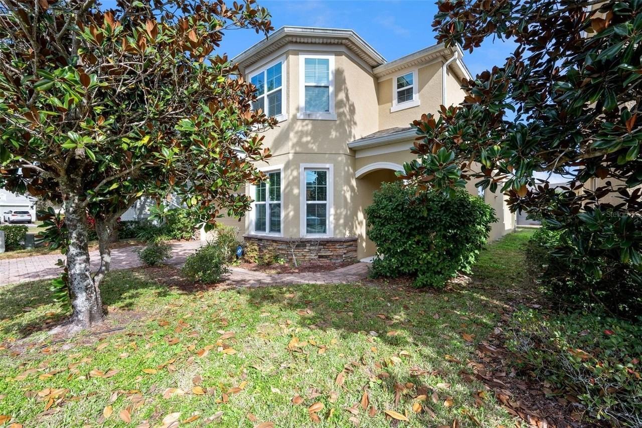 1310 Oakcrest Ct - Photo 2 of 38