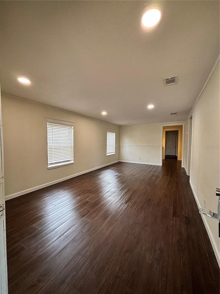 2511 Crawford Dr - Photo 2 of 8