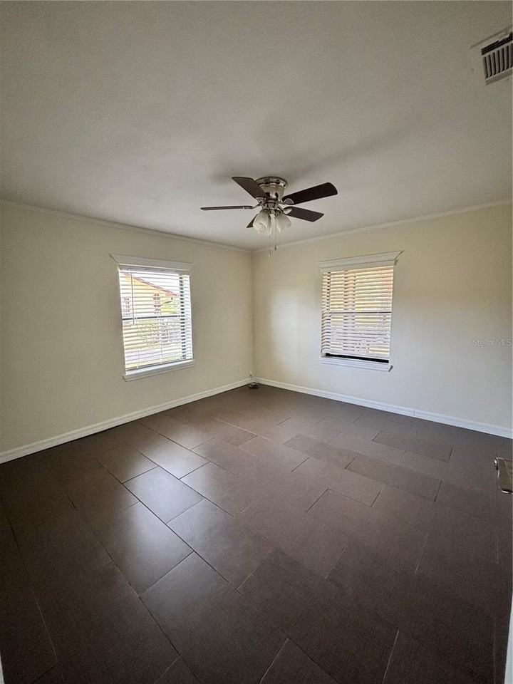 2511 Crawford Dr - Photo 3 of 8