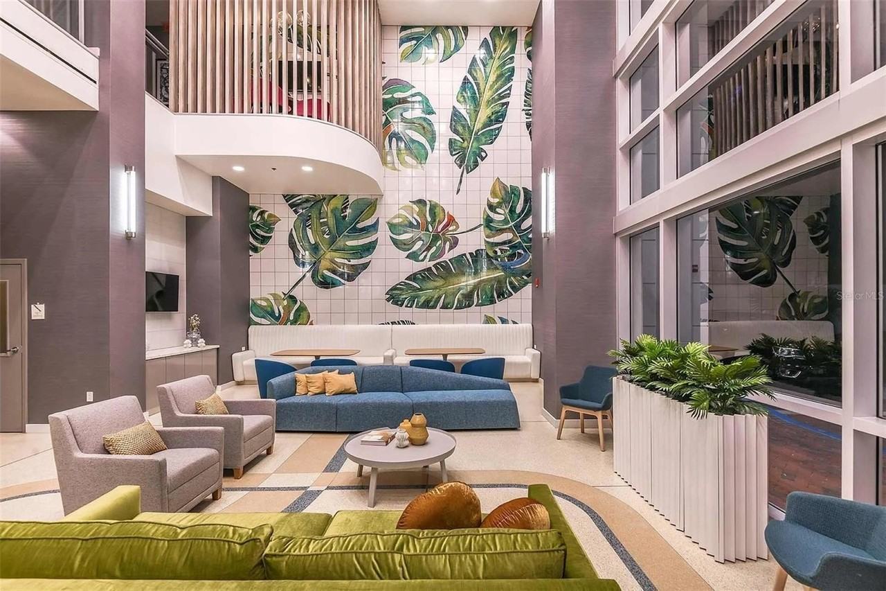 413 E Pine St - Photo 2 of 22