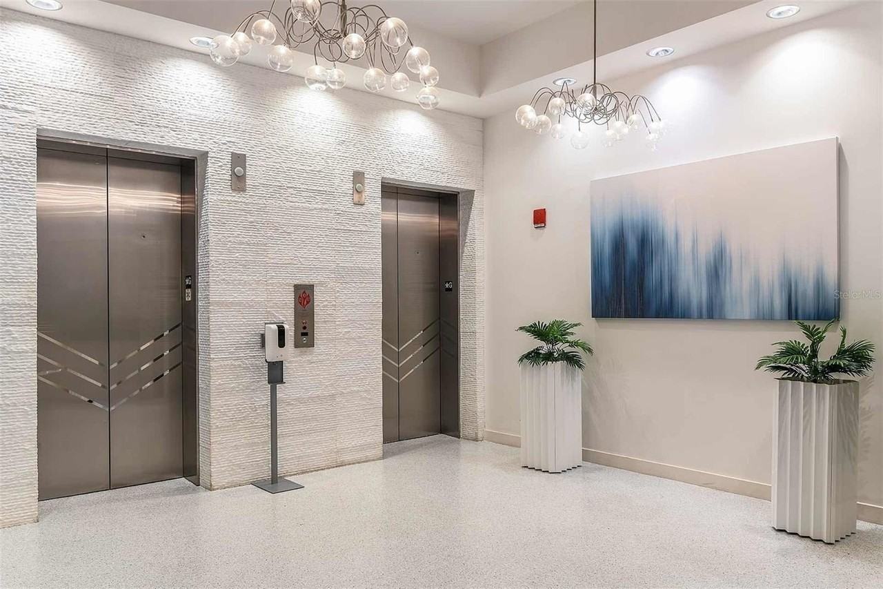 413 E Pine St - Photo 3 of 22