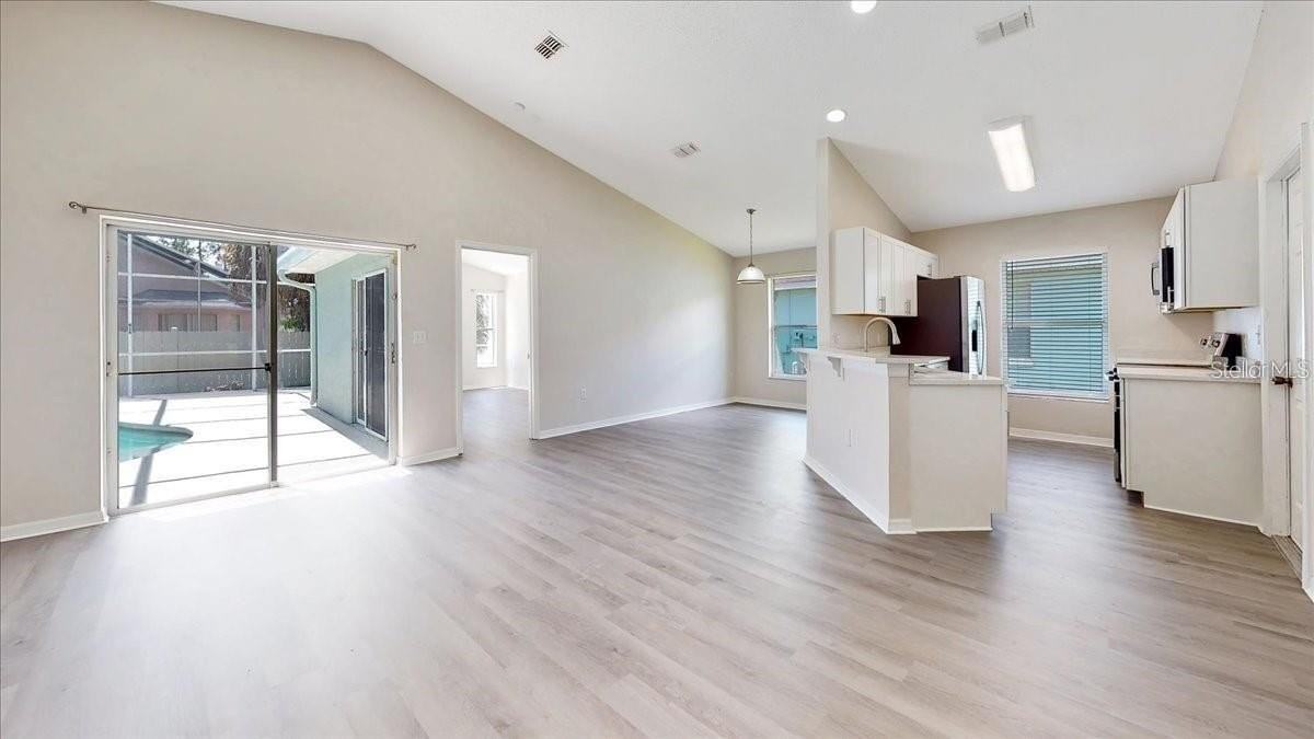 1910 Ellery Ln - Photo 5 of 38