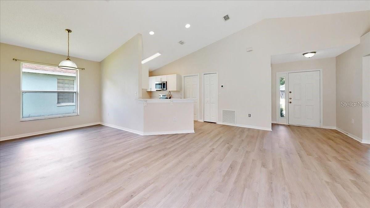 1910 Ellery Ln - Photo 6 of 38