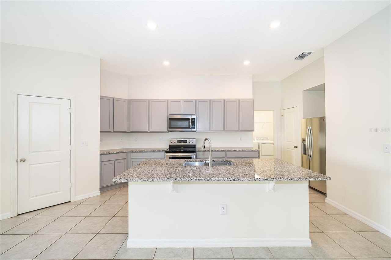 9121 Oscraft Dr - Photo 2 of 12