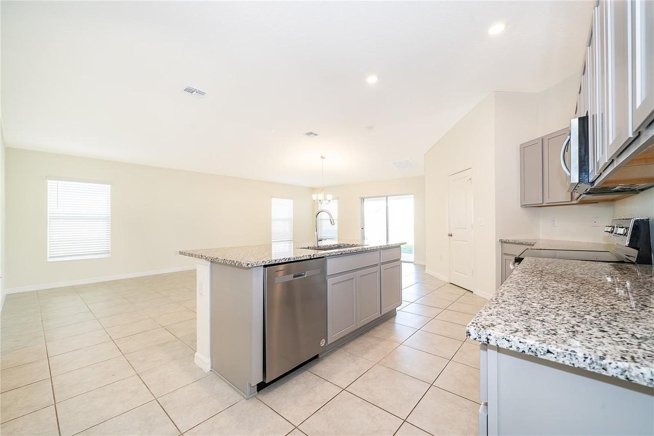 9121 Oscraft Dr - Photo 5 of 12