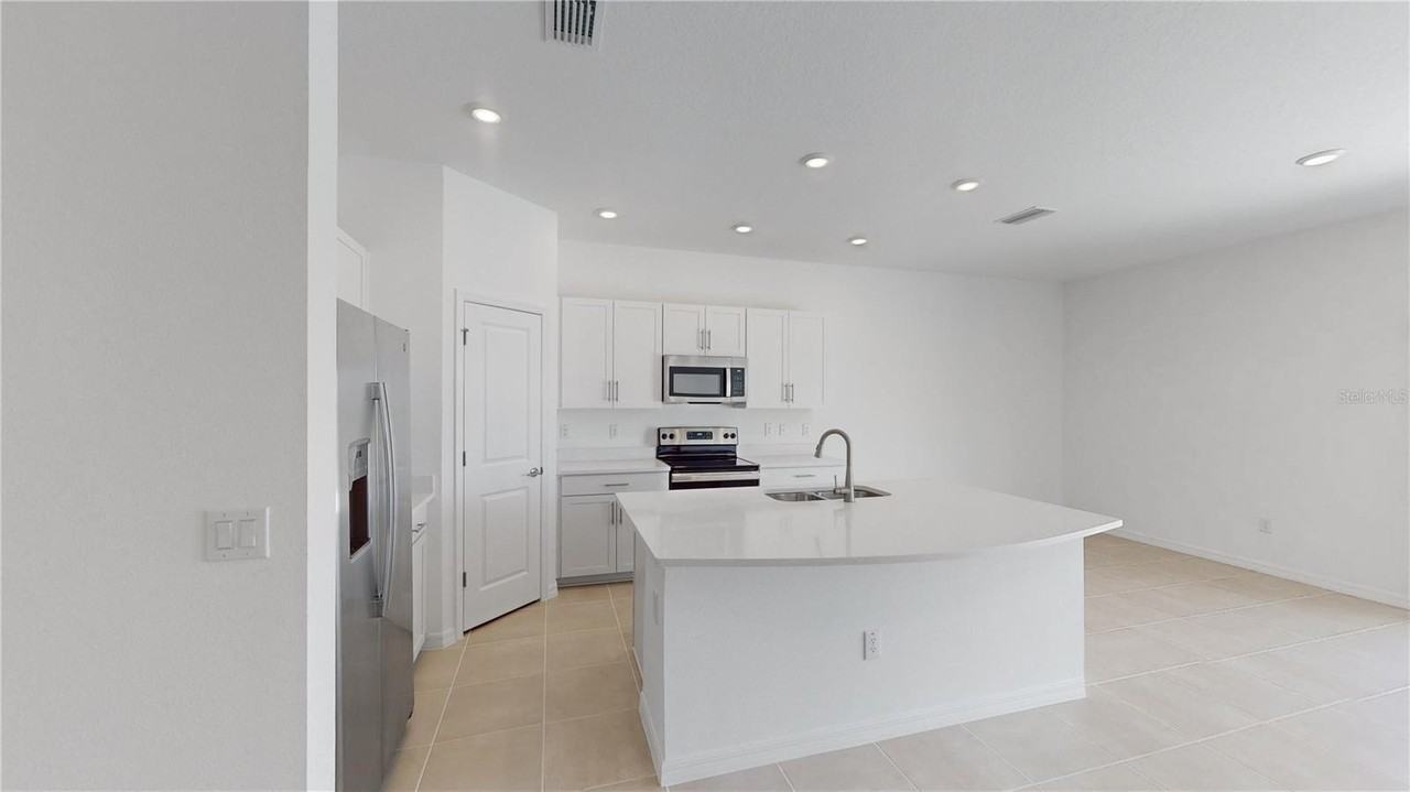 2415 Paravane Way - Photo 4 of 23