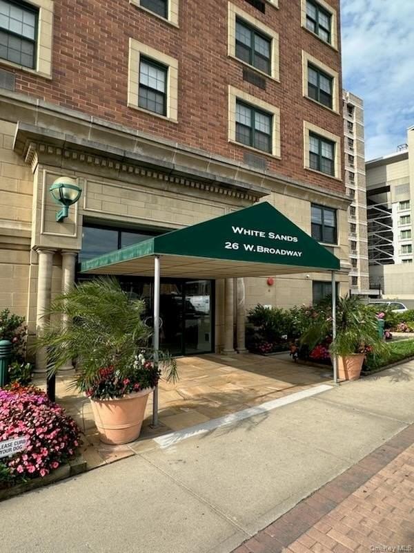 26 W Broadway Apt 301 #301 - Photo 3 of 27