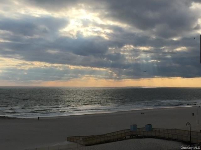 26 W Broadway Apt 301 #301 - Photo 7 of 27