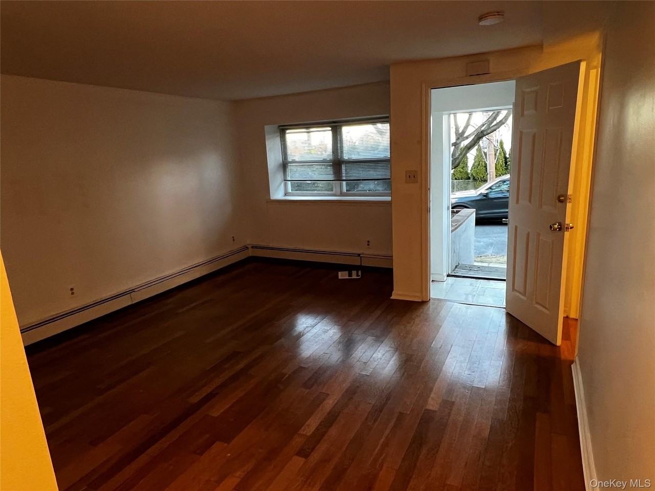 101 Sterling Ave - Photo 3 of 10