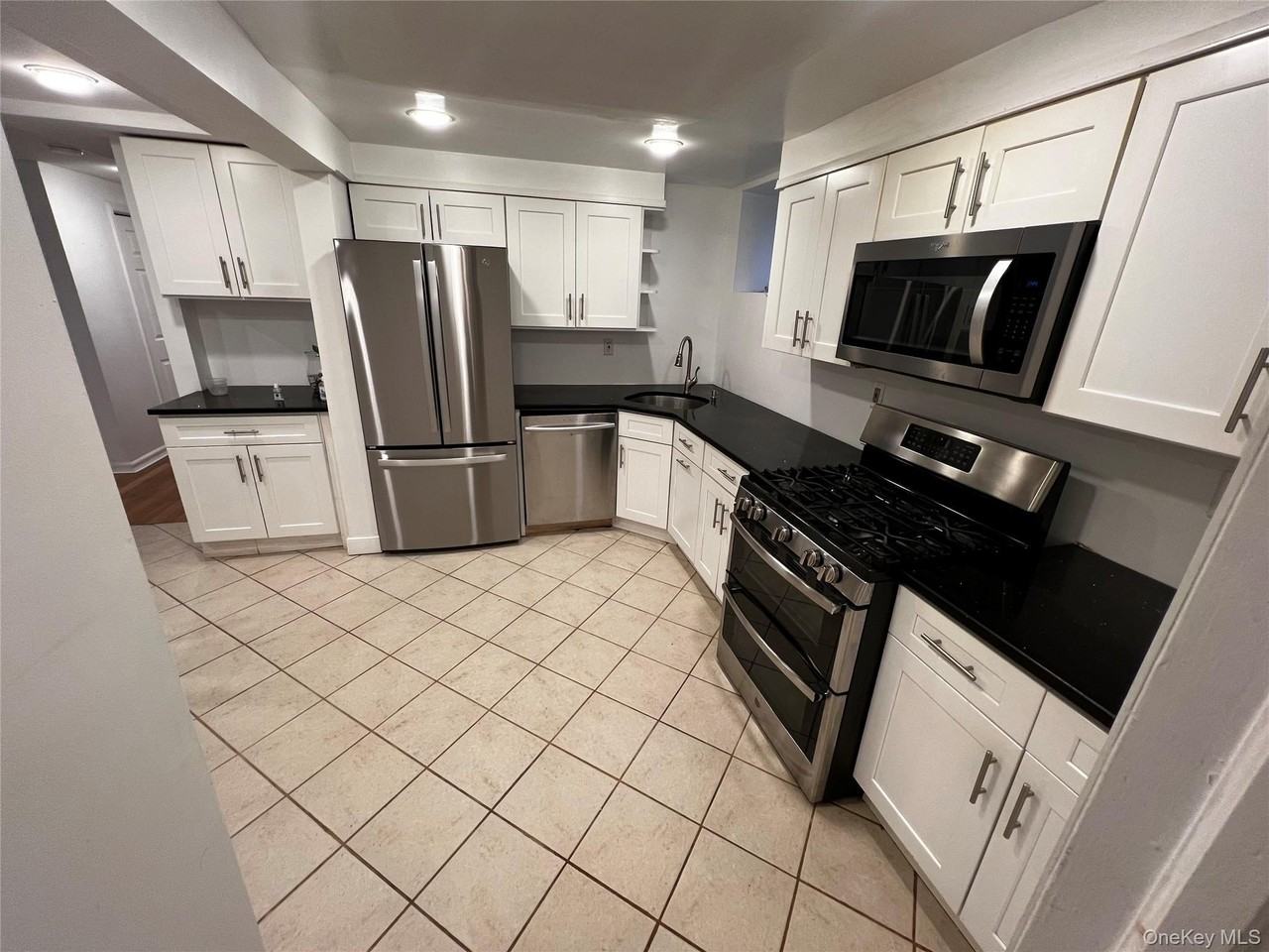 101 Sterling Ave - Photo 7 of 10