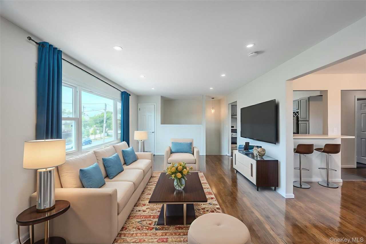 214 Carman Ave - Photo 5 of 14