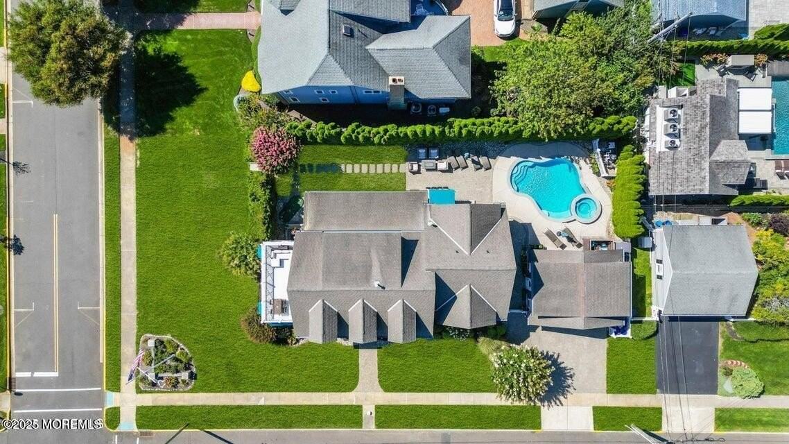 101 Neptune Pl - Photo 4 of 50