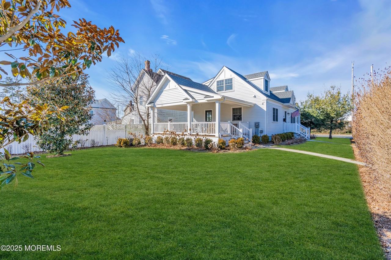 611 Saint Clair Ave - Photo 3 of 22