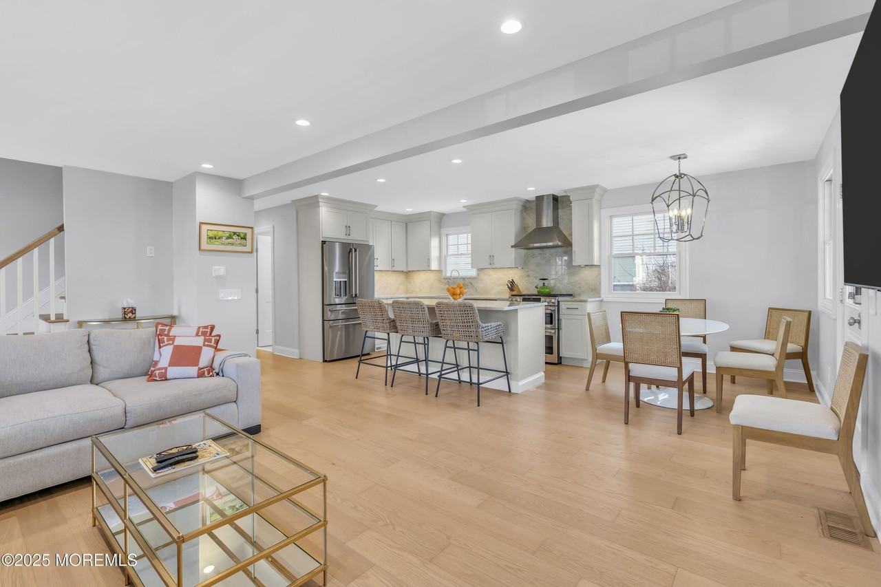 611 Saint Clair Ave - Photo 4 of 22