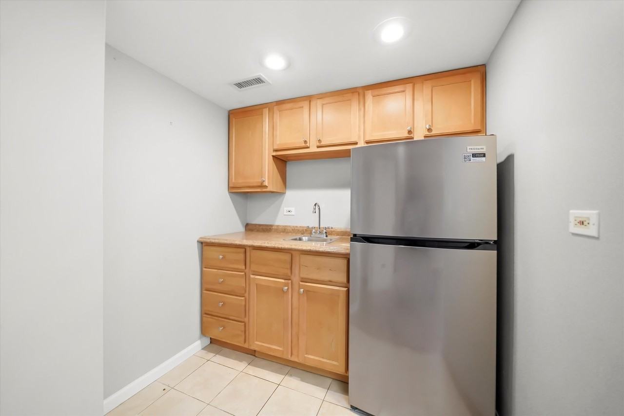 3752 N Albany Ave Unit G #G - Photo 3 of 11