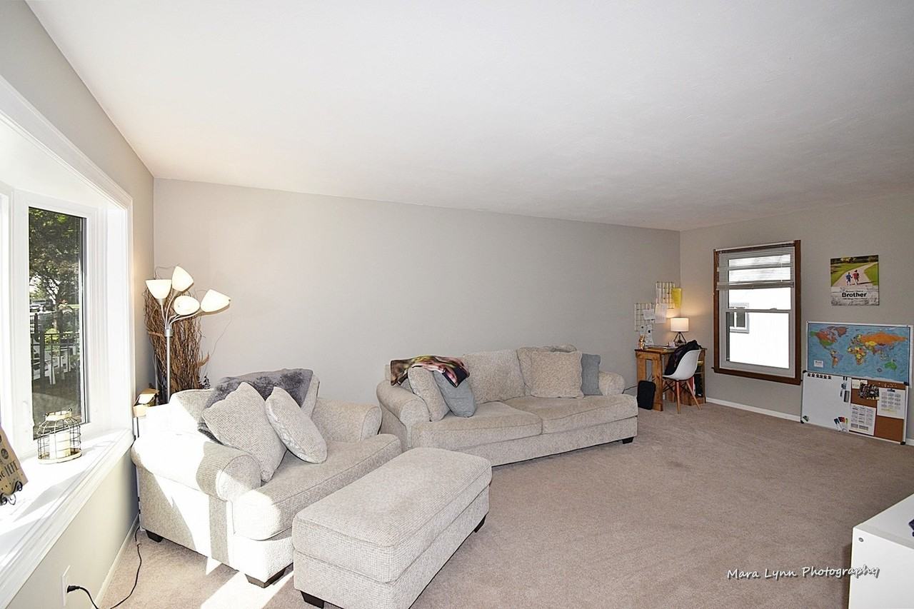 9 S Northampton Dr - Photo 4 of 32