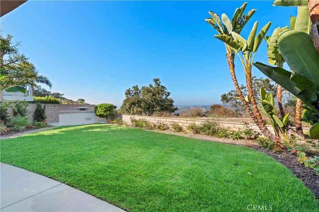 1670 Del Mar Ave - Photo 4 of 31